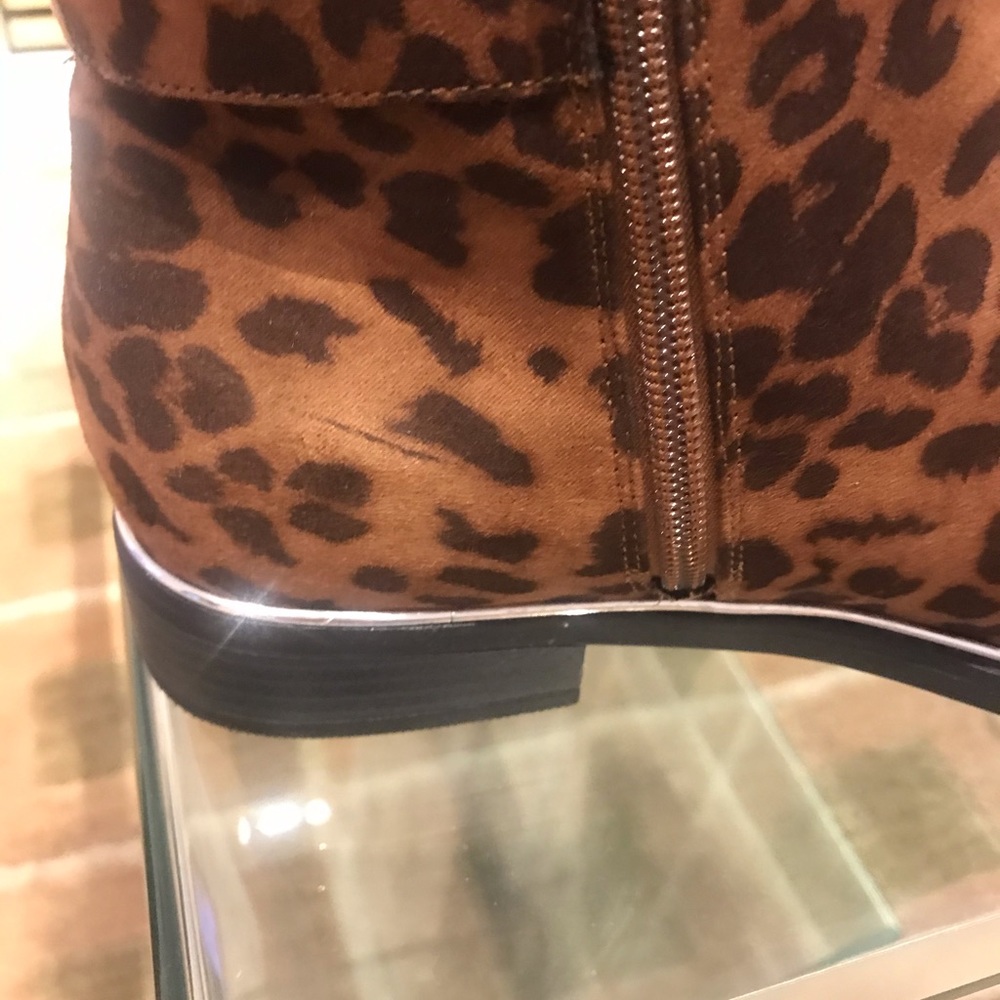 Leopard print bootees. Size 8 - Picture 5 of 5